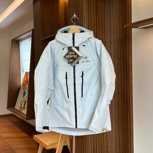 Waterproof and windproof  Arcteryx Beta Series Jacket, Ski Suit, Men's Size S